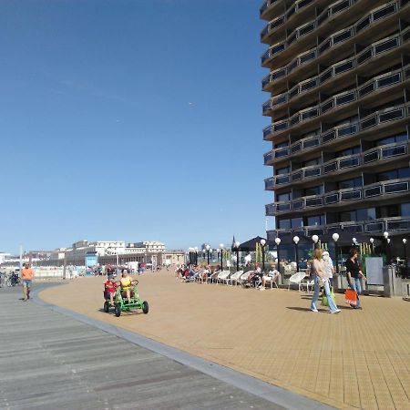 Residentie Aldis Met Zeezicht Oostende Exterior foto