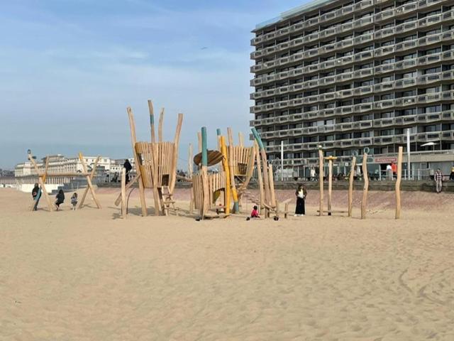 Residentie Aldis Met Zeezicht Oostende Exterior foto
